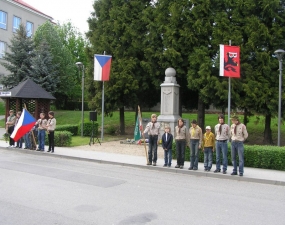 2012-05-07 - Kladení věnců