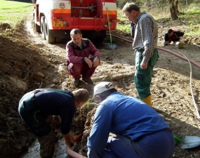 2015-04-21 - Čištění potoka ve Vlčím dole