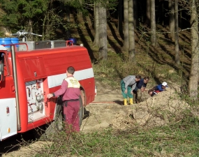 2015-04-21 - Čištění potoka ve Vlčím dole