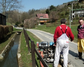 2015-04-09 - Čištění koupaliště ve Vlčím dole