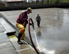 2015-04-09 - Čištění koupaliště ve Vlčím dole