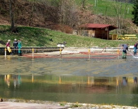 2015-04-09 - Čištění koupaliště ve Vlčím dole