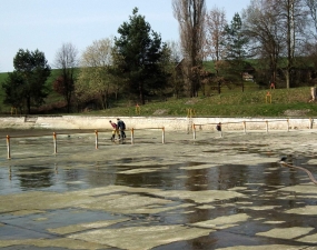 2015-04-09 - Čištění koupaliště ve Vlčím dole