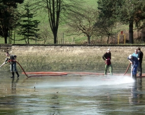 2015-04-09 - Čištění koupaliště ve Vlčím dole