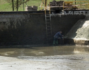 2015-04-09 - Čištění koupaliště ve Vlčím dole