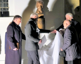 2017-11-03 - Ohalení busty Karla staršího ze Žerotína