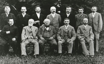 Členové Občanské záložny v Bludově založené r. 1896