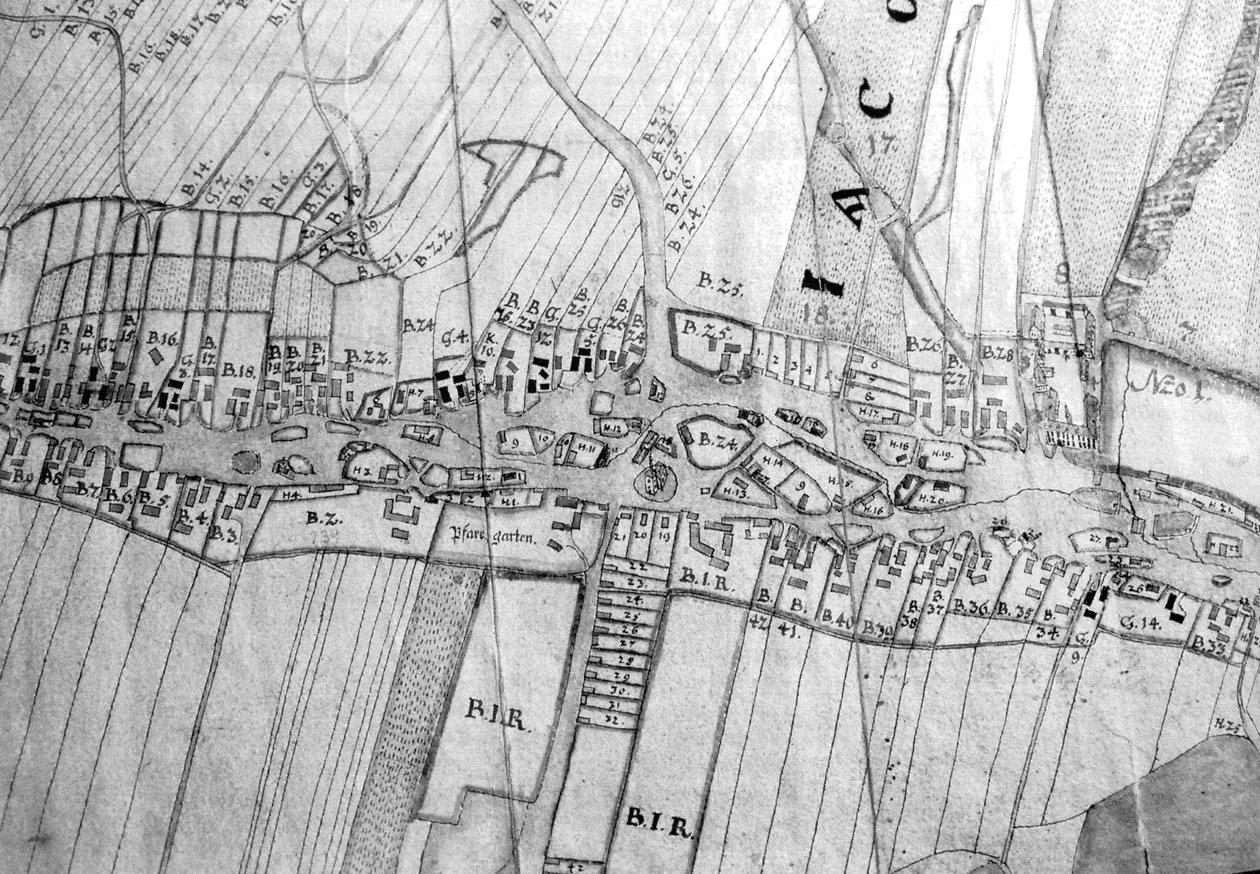 Glaubitzova katastrální mapa z roku 1741, která mimo jíné zobrazuje rozsah stavby erbovní rychty s hospodářskými objekty a celkovou zástavbou dvora.