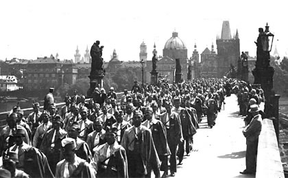 Bludovští Orli v roce 1929 na sletu v Praze 
