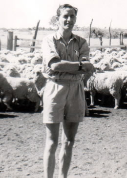 Australia, Queensland; From December 1951 to June 1952. Cloncurry Council Area, The Ardmore sheep station in Dajarra. There they held about a hundred thousand sheep, raised for wool, and about twenty thousand cattle and horses.