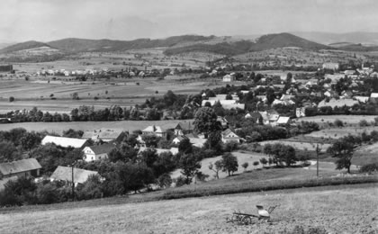 Pohled na Bludov z Brusné ve 30. letech 20. století.